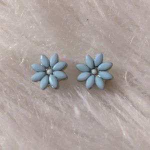 NWOT La hearts teal flower stud earrings